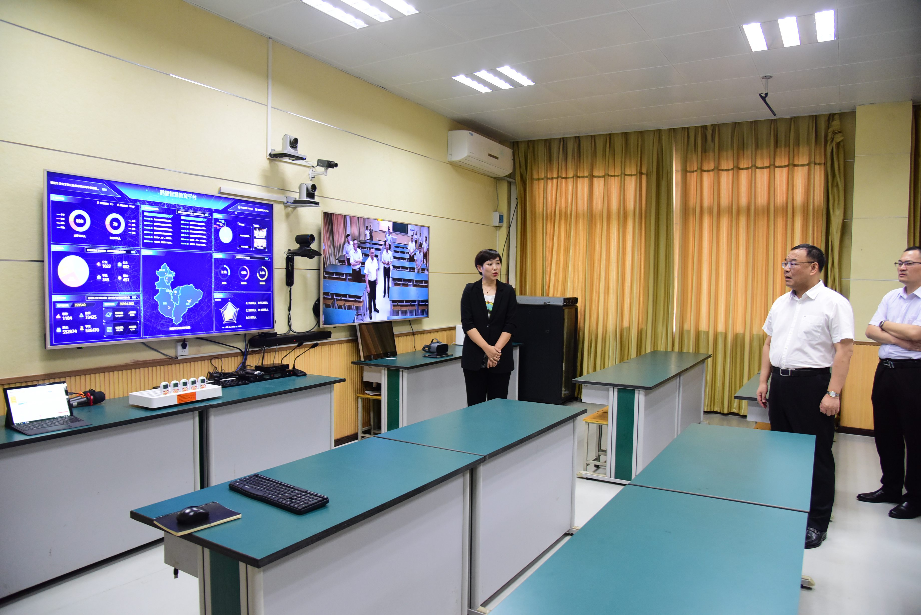 河南省中小学数字校园平台公开的鹤壁市外国语中学校园影像资料
